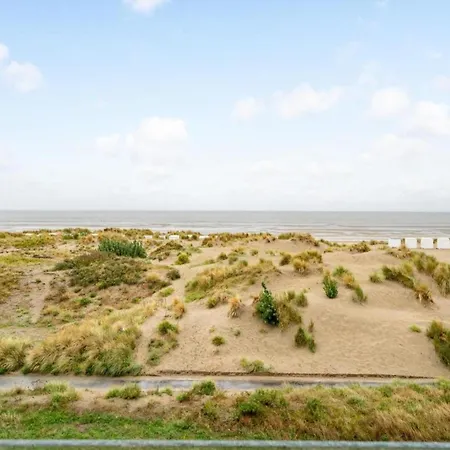 Apartment For 6 People With 2 Rooms, Cleaning Included Oostduinkerke